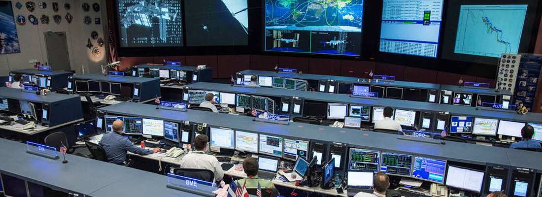 غرفة التحكُّم في الطيران الخاصة بمحطة الفضاء في هيوستن، تكساس عام 2017
